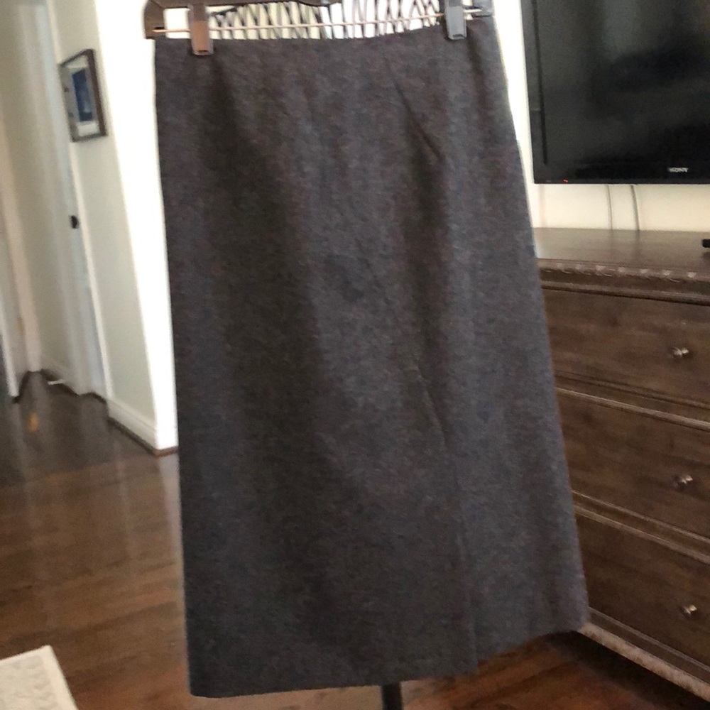 Beautiful wool Valentino skirt size 8.